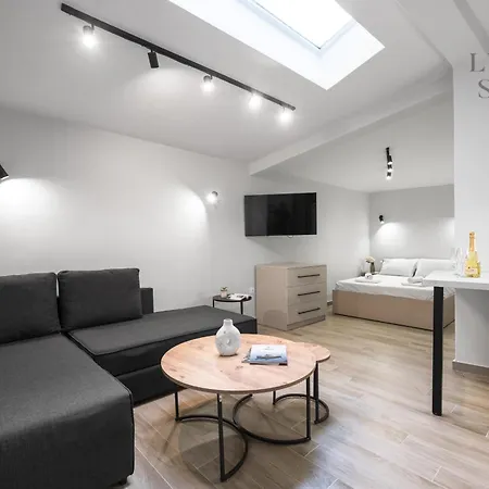 Vesper Apartments, The Luxury *